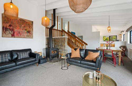 Queenstown House | Lake and Mountain Views - Central Queenstown