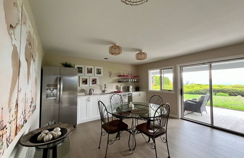 West Kelowna Estates Bed & Breakfast | Lake and the City Bed and Breakfast