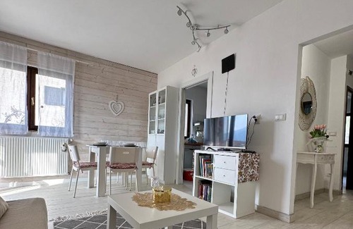 Ischia Apartment | Lake Apartment Ischia White