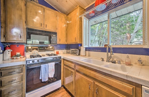 Arrowhead Villas Cabin | Lake Arrowhead Cabin w/Deck & Scenic Forest Views