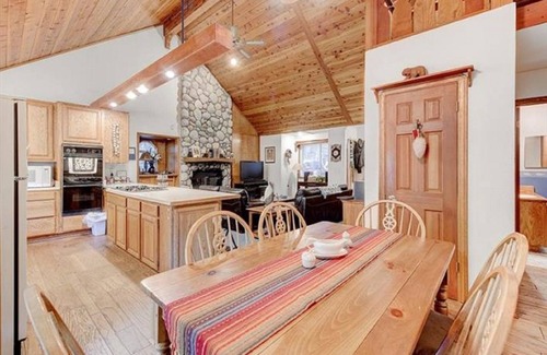 Lake Arrowhead House | Lake Arrowhead - Dreamin' 3 Bedroom Home by RedAwning
