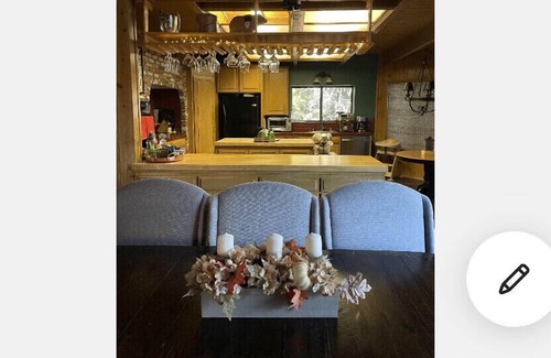 Blue Jay House | Lake Arrowhead LARGE family cabin in the forest. DUEL Suite. Privacy. Hot tub