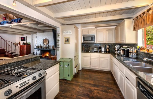 Cedar Glen Cabin | Lake Arrowhead Lakefront Cabin. Sunset views, swim, beach concerts & outlets!