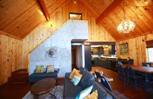 Blue Jay Ski Chalet | Lake Arrowhead mountain chalet in the treetops with lake view
