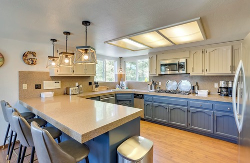 Lake Arrowhead Cottage | Lake Arrowhead Vacation Home w/Decks & Grill!