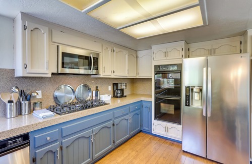 Lake Arrowhead Cottage | Lake Arrowhead Vacation Home w/Decks & Grill!