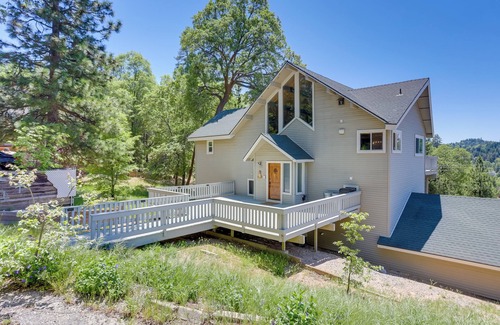 Lake Arrowhead Cottage | Lake Arrowhead Vacation Home w/Decks & Grill!