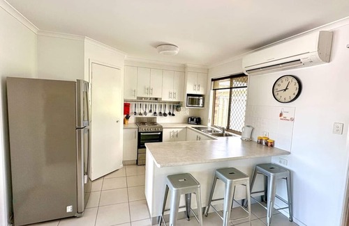 Bellara House | Lake at your back door pet friendly