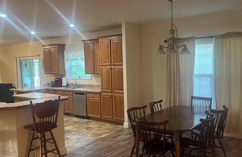 Cadiz House | Lake Barkley, Cadiz, KY Lakefront 3 bedroom with AC, Private dock and slip