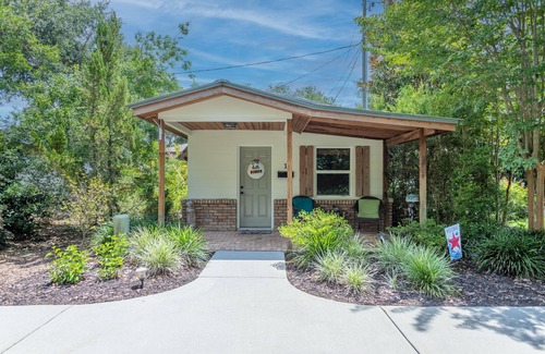 Hernando Cottage | Lake Breeze Cottage 1