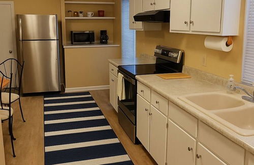 Sheboygan Cottage | Lake Breeze Cottage. nOne block from the lake, walking distance to downtown!