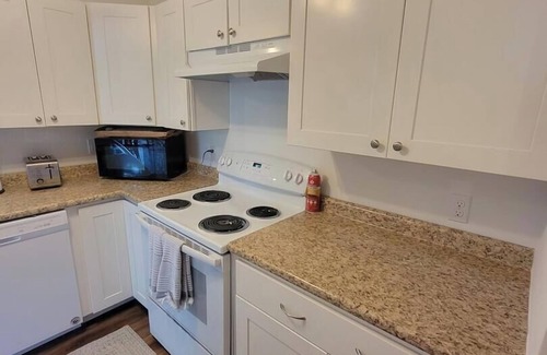 Meredith House | Lake Breeze Hideaway | Lake Winnipesaukee Vacation Home in Patrician Shores