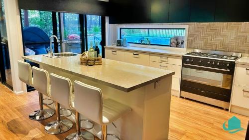 Murrays Beach House | Lake Breeze - lakeside, bushland escape, with plunge pool