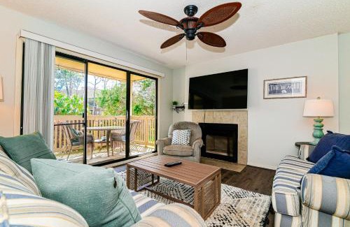 Arcadian Shores House | Lake Bungalow Kingston Resort w Beach and Pool