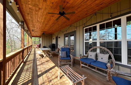 Topton House | Lake Cabin Fully Equipped Ideal for Big Families in Topton, North Carolina