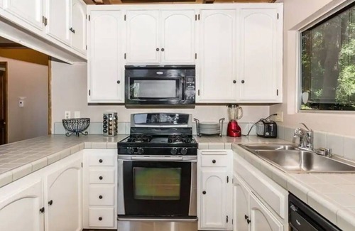 Cedar Glen House | Lake cabin w/big pines close to lake and village