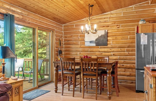 Oxford Cabin | Lake Cabin w/King Bed & Fire Pit near Dells