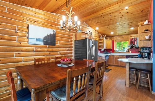Oxford Cabin | Lake Cabin w/King Bed & Fire Pit near Dells
