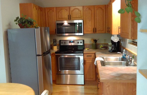 Hayesville Cottage | Lake Chatuge Country Cottages - Carolina Cottage - Free WiFi Parking & PremChnls