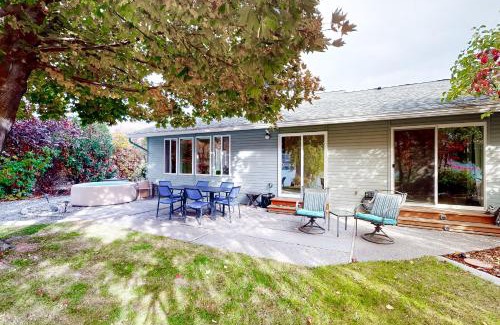 Malaga House | Lake Cortez Cottage