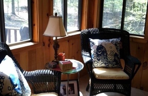 Standish Cottage | Lake Cottage 3 Bd/2 Ba/FREE Rnd.Trip FERRY TICKET! Two Weeks Left! See Below.