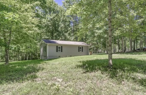 Sparta Cottage | Lake Cottage minutes away from downtown Sparta