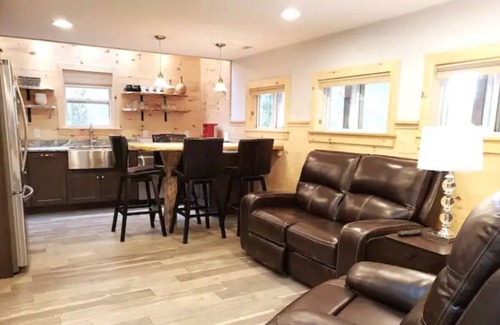 Morganton Cottage | Lake Cove Cabin- New, Hot tub, Views, Dog friendly