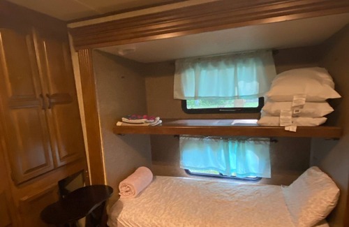 Nancy RV Rental | Lake Cumberland Camper Rental, 2 miles from Wolf Creek Marina