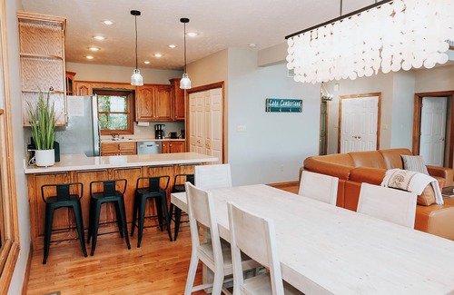 Sloans Valley House | Lake Cumberland Ohana. Kid friendly, best views, hot tub.