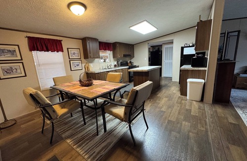 Bakerton House | Lake Cumberland Retreat, in walking distance to Cumberland River