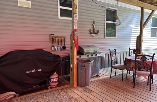 Bakerton House | Lake Cumberland Retreat, in walking distance to Cumberland River