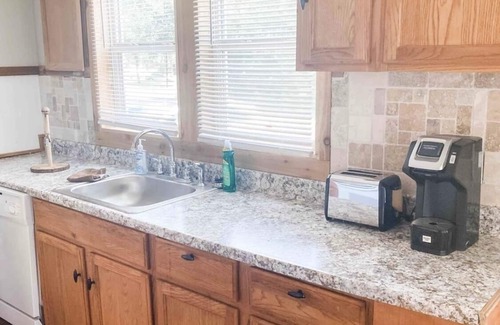 Guntersville Cabin | Lake Daze Chalet with hot tub
