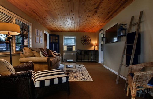 Delavan Lake Cottage | Lake Delavan, South Shore - Lakefront Cottage with Pier
