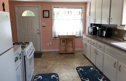 Ashtabula Cottage | Lake Erie Beachfront Cottage Near Geneva State Park Lodge