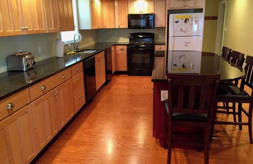 Madison-on-the-Lake House | Lake Erie Beachfront Retreat - 8 Bedrooms + Private Beach!