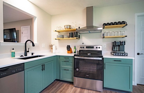 Vermilion House | Lake Erie Breeze:Your Restful Vermilion 3BR Vacation Home close to Cedar Point