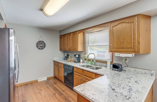 Amherst House | Lake Erie Family Getaway in Amherst: Pets Welcome!