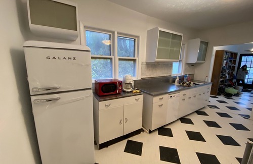 Ashtabula Cottage | Lake Erie lighthouse view renovated 1930’s fisherman’s cottage get away!