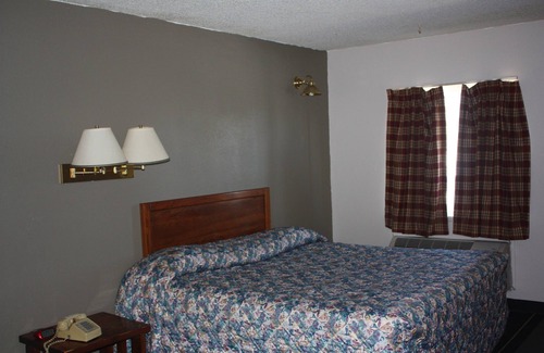 Curtice Hotel | Lake Erie Lodge