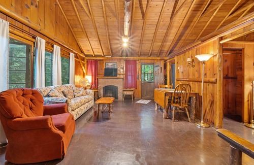 Whitehall Cabin | Lake Erie Log Cabin #2