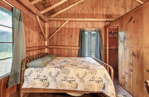 Whitehall Cabin | Lake Erie Log Cabin #2