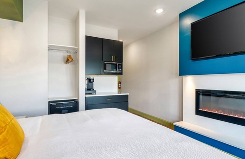 Dandridge Villa | Lake Escape (1-Bedroom Villa) by RedAwning