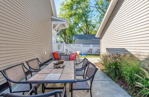 South Haven House | LAKE ESCAPE cottage located 5 blocks to Lake Michigan with Blue Stairs beach access