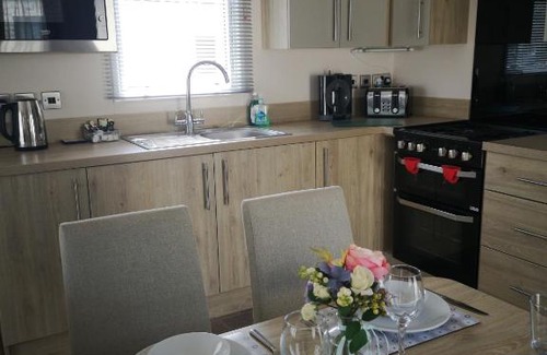 South Cerney House | Lake Escape - Hoburne Cotswolds
