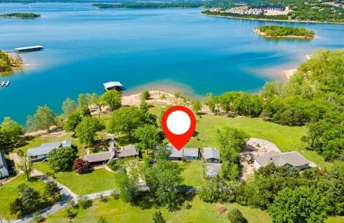 Branson House | Lake Escape Lakefront Lodge at Red Bud Cove