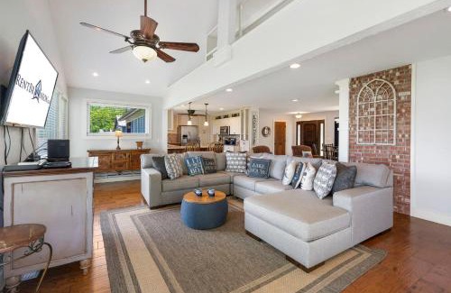 Branson House | Lake Escape Lakefront Lodge at Red Bud Cove