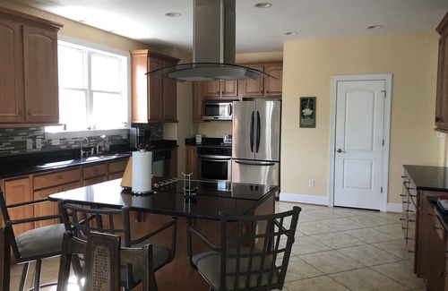 Bracey House | Lake Escape - Updated 2024 - Unobstructed Views at our Family-Friendly Retreat!