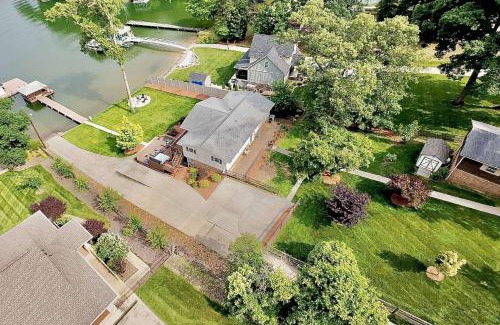 Sherrills Ford House | Lake Escape