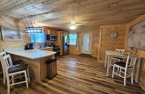 Tunnel Hill Cabin | Lake Escape waterfront cabin