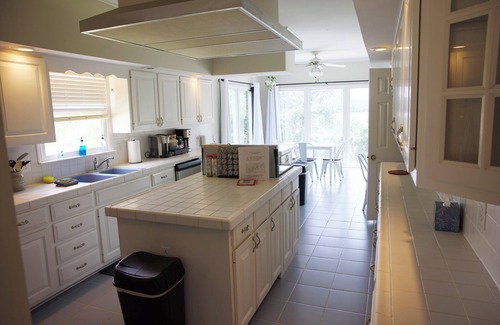 Gallatin House | Lake estate on Old Hickory with pool and hot tub, convenient to Nashville